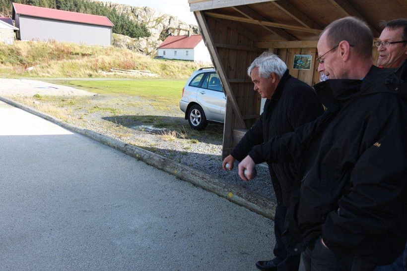 Per Ravn Omdal, tidligere fotballpresident, har kastet kuler på Utsira